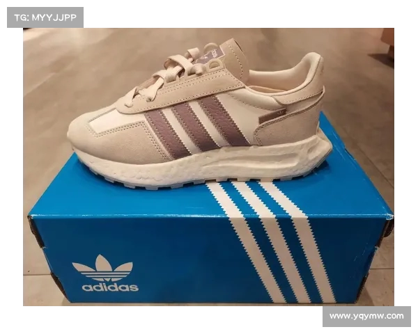 阿迪达斯新赛季客场球衣全面启用三叶草标识 强化品牌效应助力球队新形象 阿迪达斯新赛季客场球衣全面启用三叶草标识 强化品牌效应助力球队新形象